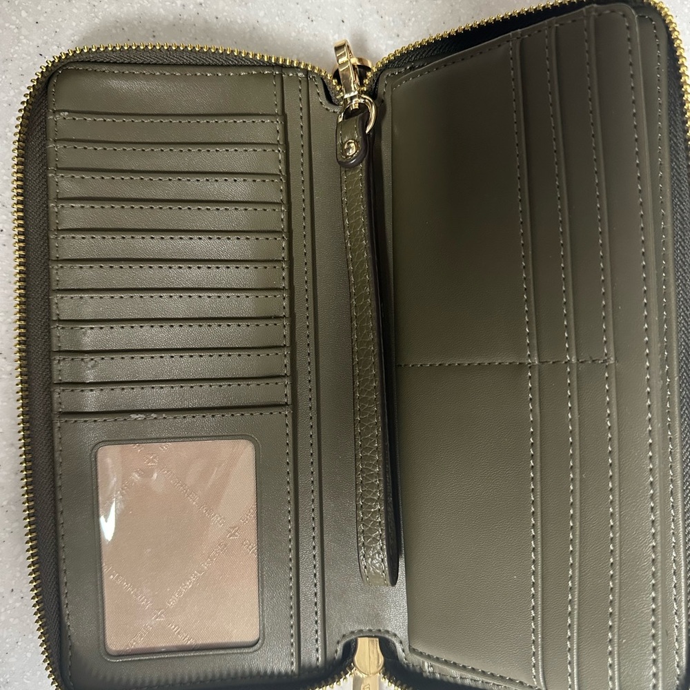 Michael Kors Continental Wallet